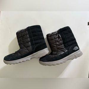 Boys NorthFace winter boots